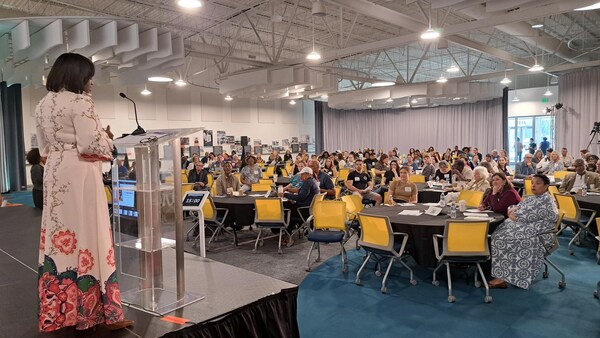 Grant announcement at Foundation for a Healthy St. Petersburg, April 2025.