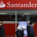A Banco Santander SA bank branch in London.Photographer: Luke MacGregor/Bloomberg