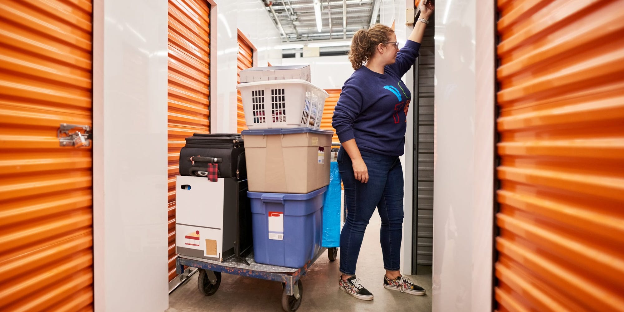 person puts items in a self storage unit