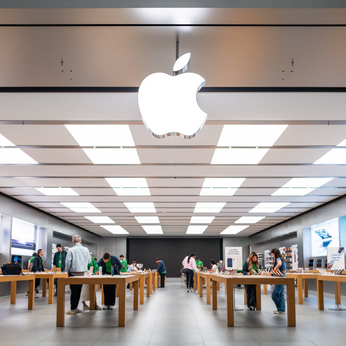 Apple financial results - Apple Surpasses Wall Street Forecasts with Record Earnings
